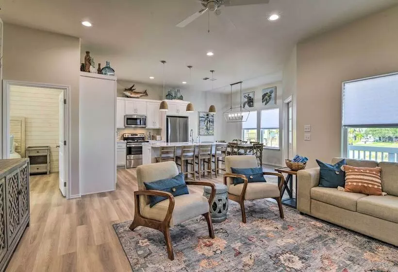 6 Mi To Beach: Rockport Home W/ Pool Access!