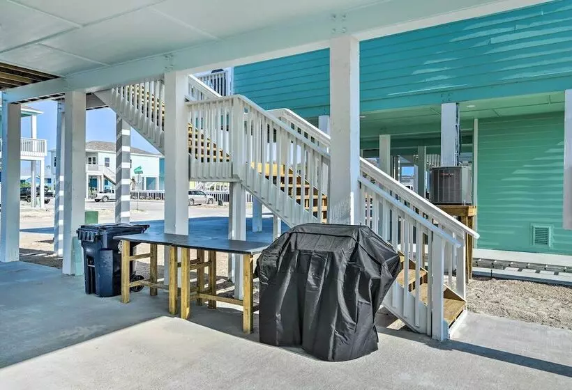 6 Mi To Beach: Rockport Home W/ Pool Access!