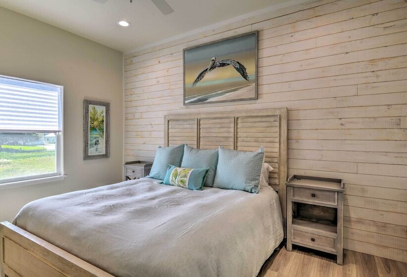 6 Mi To Beach: Rockport Home W/ Pool Access!