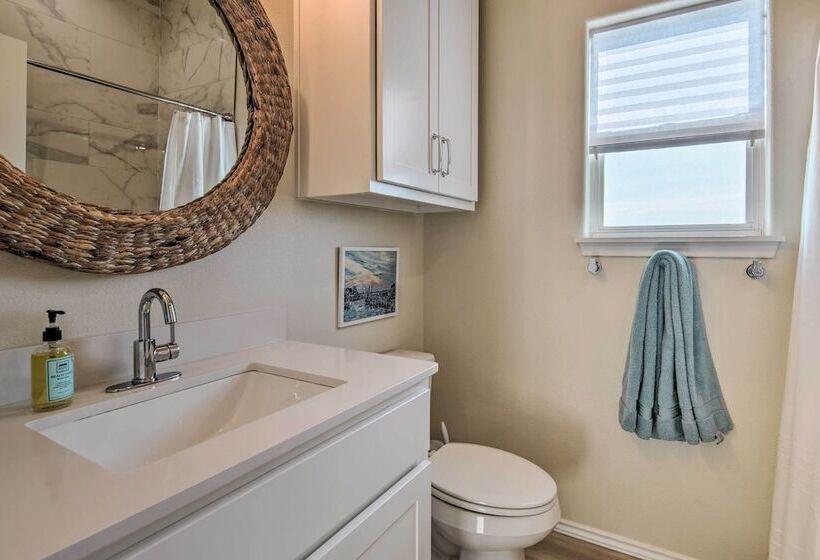 6 Mi To Beach: Rockport Home W/ Pool Access!