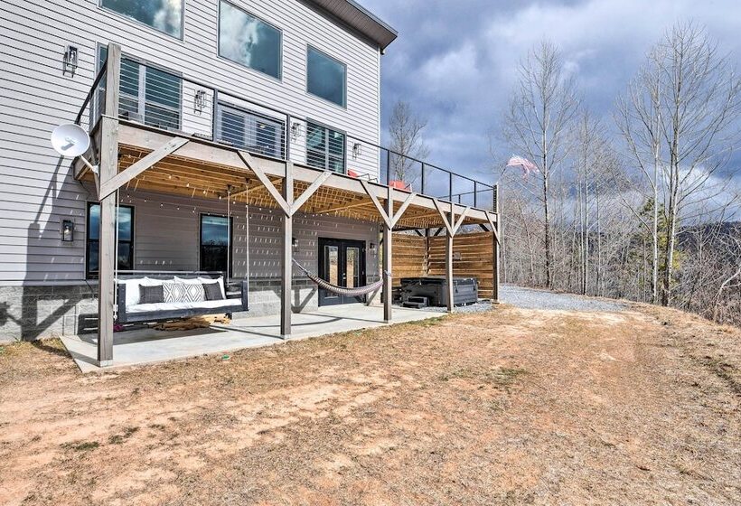 Scenic Hillside Cabin In Sylva W/ Hot Tub & Views!