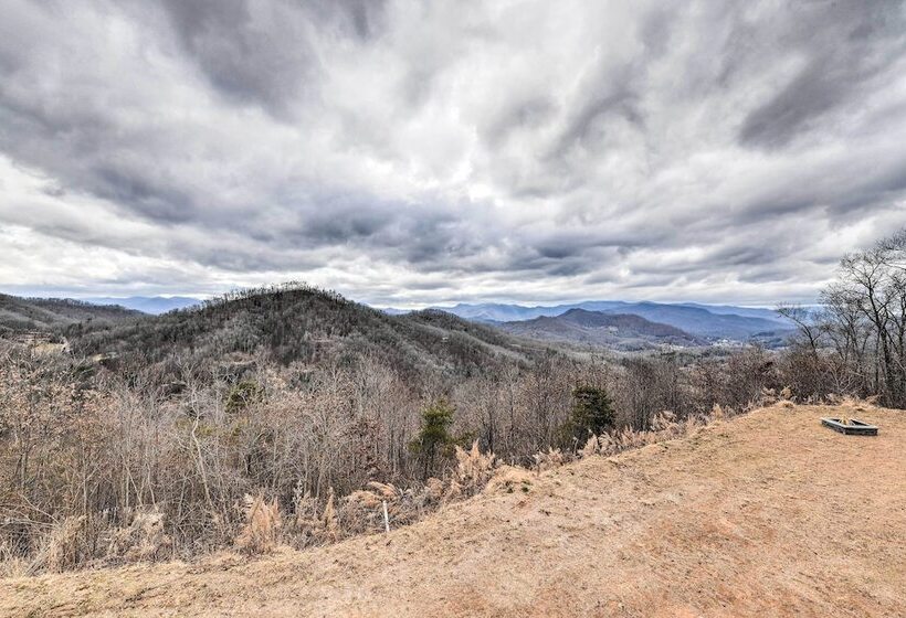 Scenic Hillside Cabin In Sylva W/ Hot Tub & Views!