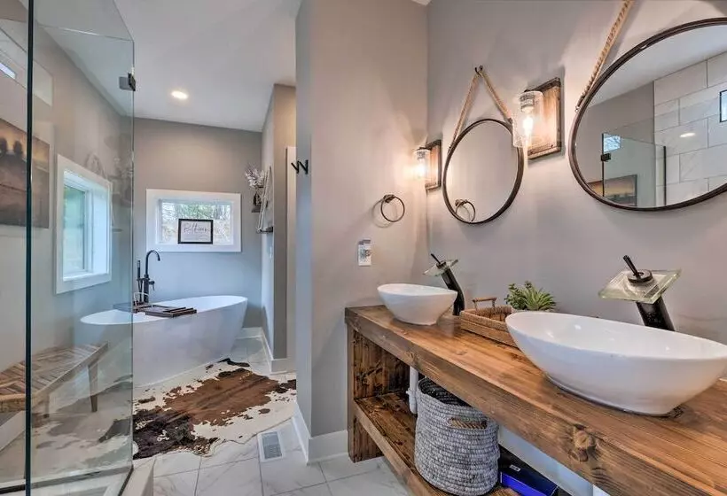 Scenic Hillside Cabin In Sylva W/ Hot Tub & Views!