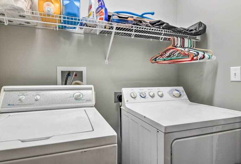 Scenic Hillside Cabin In Sylva W/ Hot Tub & Views!