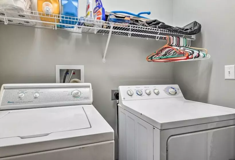 Scenic Hillside Cabin In Sylva W/ Hot Tub & Views!