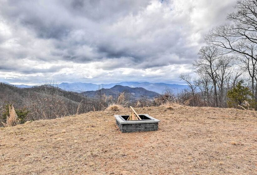 Scenic Hillside Cabin In Sylva W/ Hot Tub & Views!