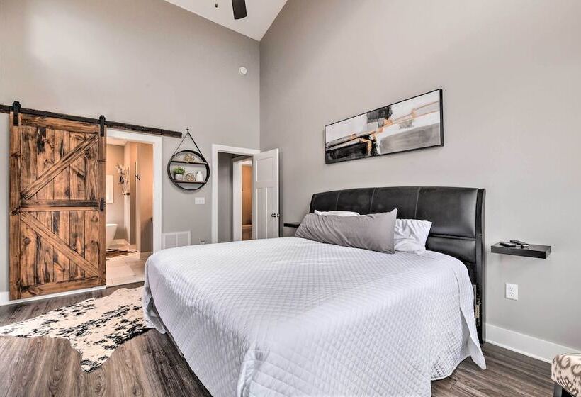 Scenic Hillside Cabin In Sylva W/ Hot Tub & Views!