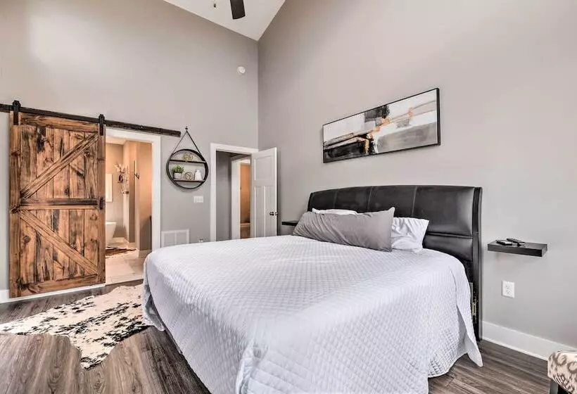 Scenic Hillside Cabin In Sylva W/ Hot Tub & Views!