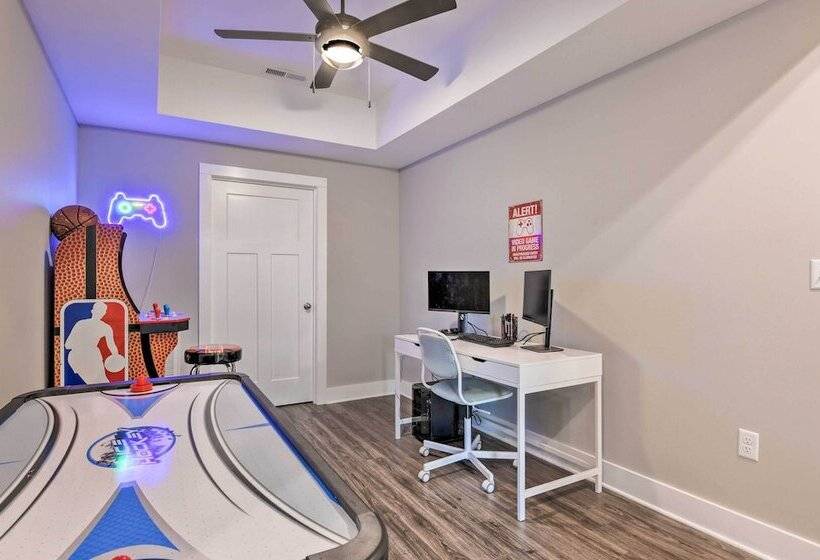 Scenic Hillside Cabin In Sylva W/ Hot Tub & Views!