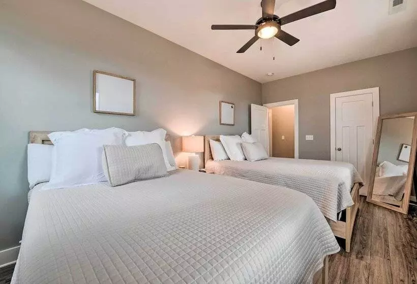 Scenic Hillside Cabin In Sylva W/ Hot Tub & Views!