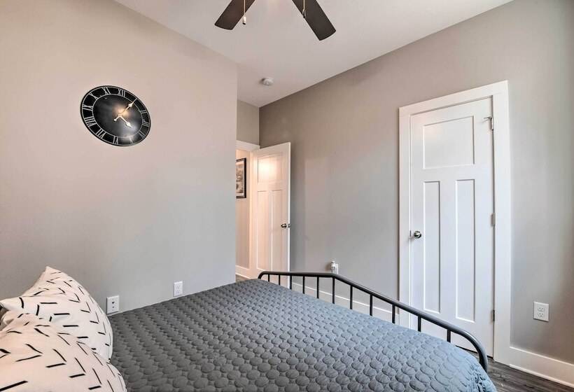 Scenic Hillside Cabin In Sylva W/ Hot Tub & Views!