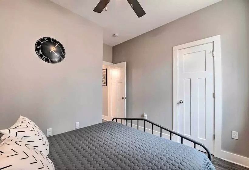 Scenic Hillside Cabin In Sylva W/ Hot Tub & Views!