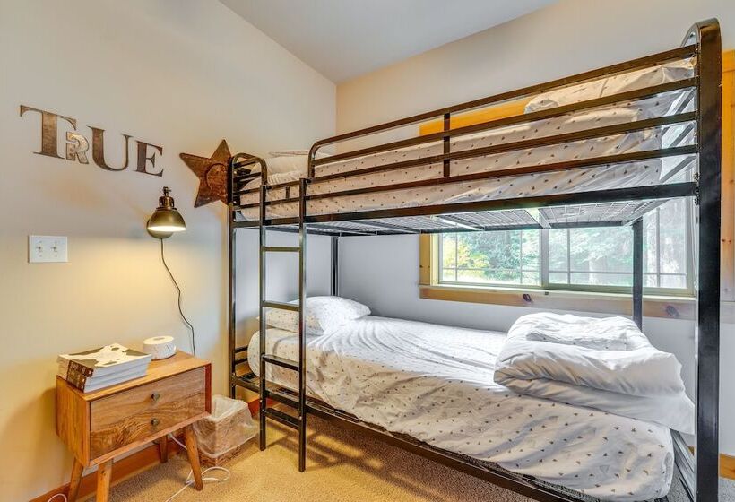 Cle Elum Lake Home W/ Hot Tub & Mountain Views