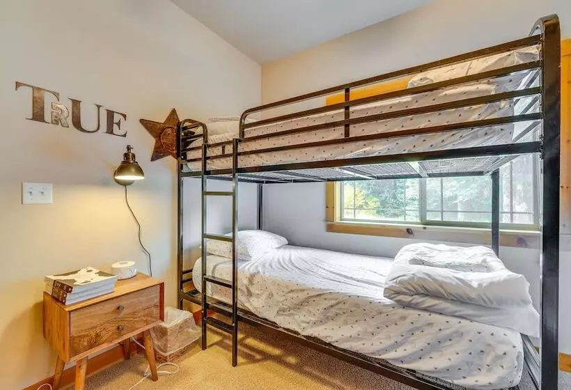 Cle Elum Lake Home W/ Hot Tub & Mountain Views