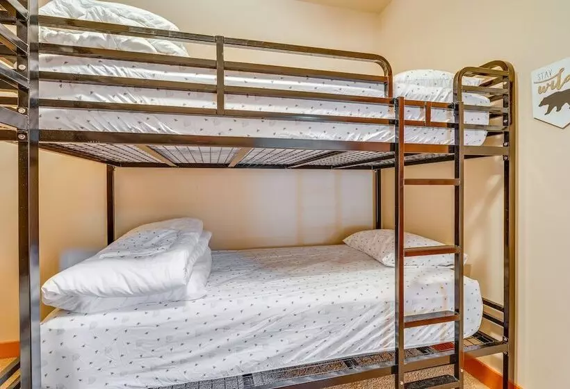 Cle Elum Lake Home W/ Hot Tub & Mountain Views