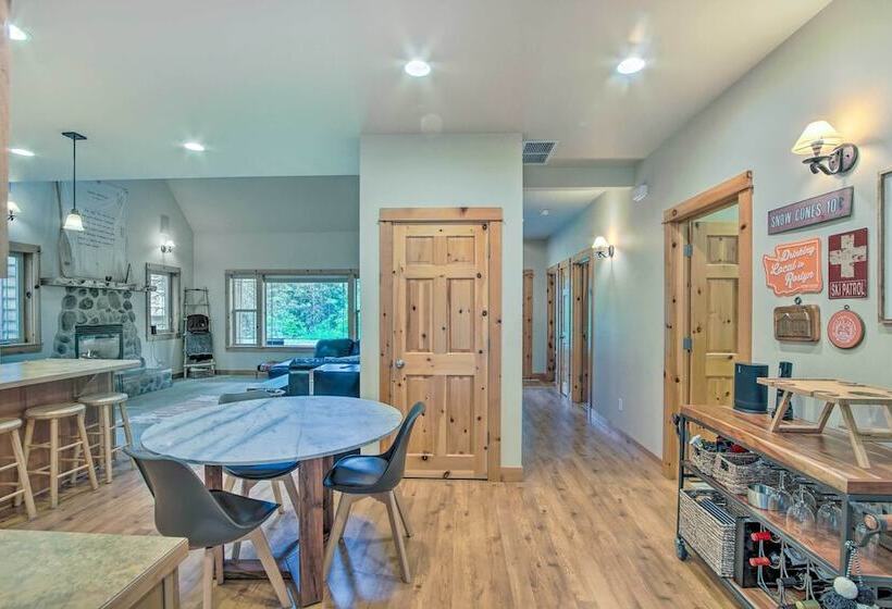 Cle Elum Lake Home W/ Hot Tub & Mountain Views