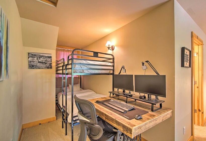 Cle Elum Lake Home W/ Hot Tub & Mountain Views