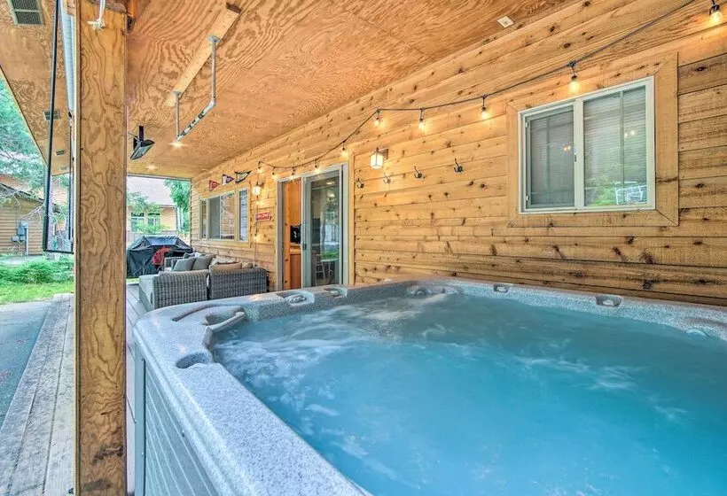 Cle Elum Lake Home W/ Hot Tub & Mountain Views