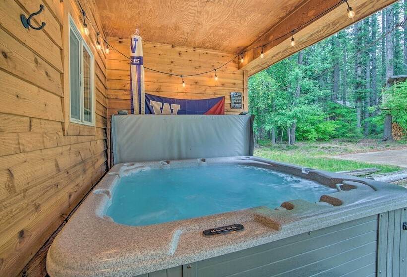 Cle Elum Lake Home W/ Hot Tub & Mountain Views