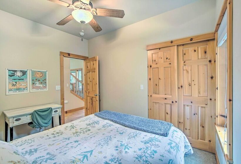 Cle Elum Lake Home W/ Hot Tub & Mountain Views