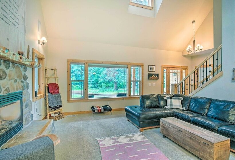 Cle Elum Lake Home W/ Hot Tub & Mountain Views