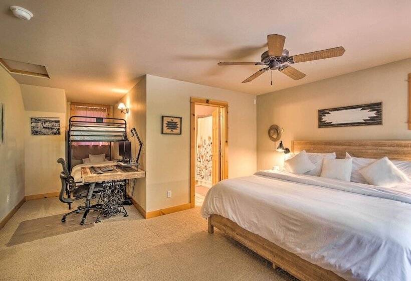 Cle Elum Lake Home W/ Hot Tub & Mountain Views