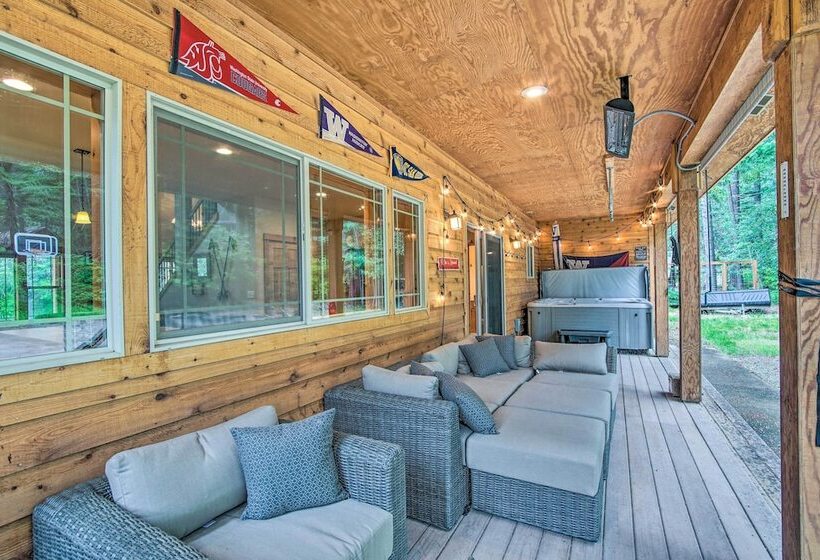 Cle Elum Lake Home W/ Hot Tub & Mountain Views