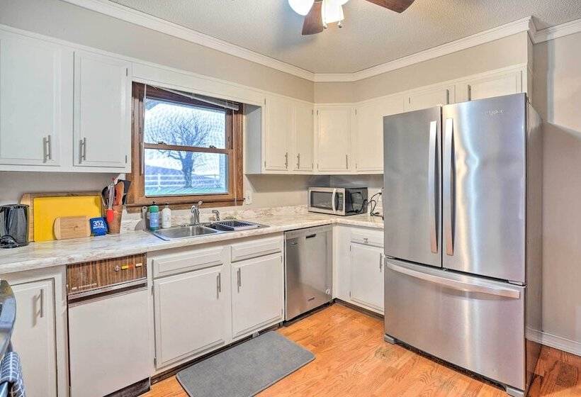 Serene Johnson City Home W/ Mountain Views