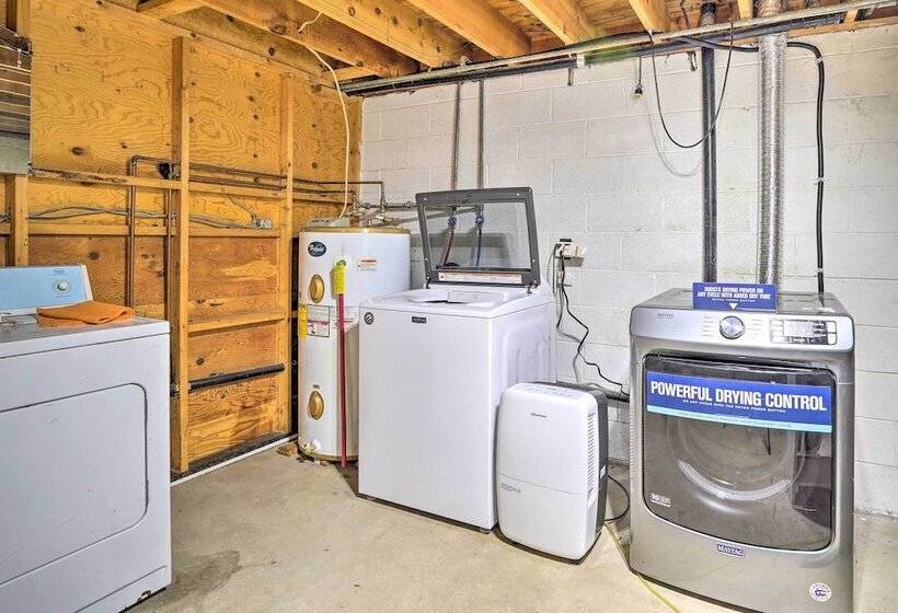 Serene Johnson City Home W/ Mountain Views