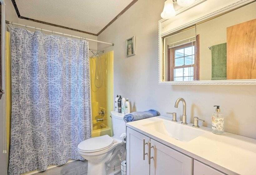 Serene Johnson City Home W/ Mountain Views