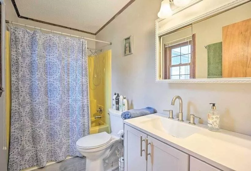 Serene Johnson City Home W/ Mountain Views