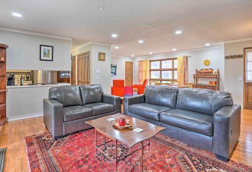 Serene Johnson City Home W/ Mountain Views