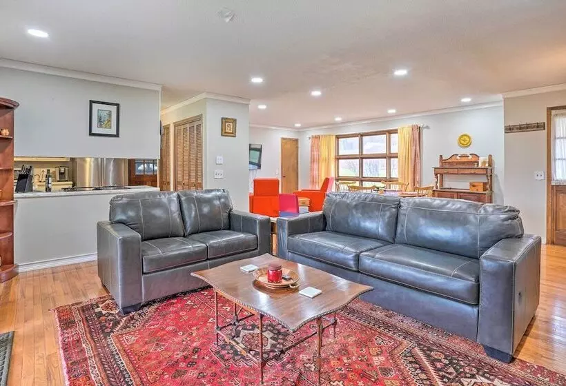 Serene Johnson City Home W/ Mountain Views