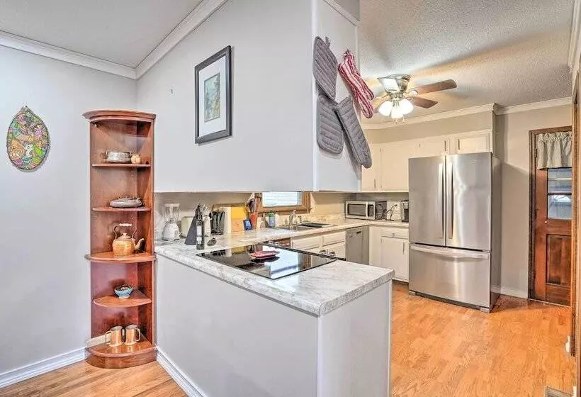 Serene Johnson City Home W/ Mountain Views