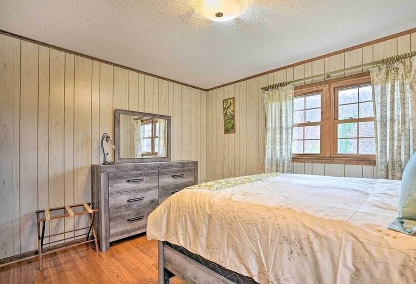 Serene Johnson City Home W/ Mountain Views