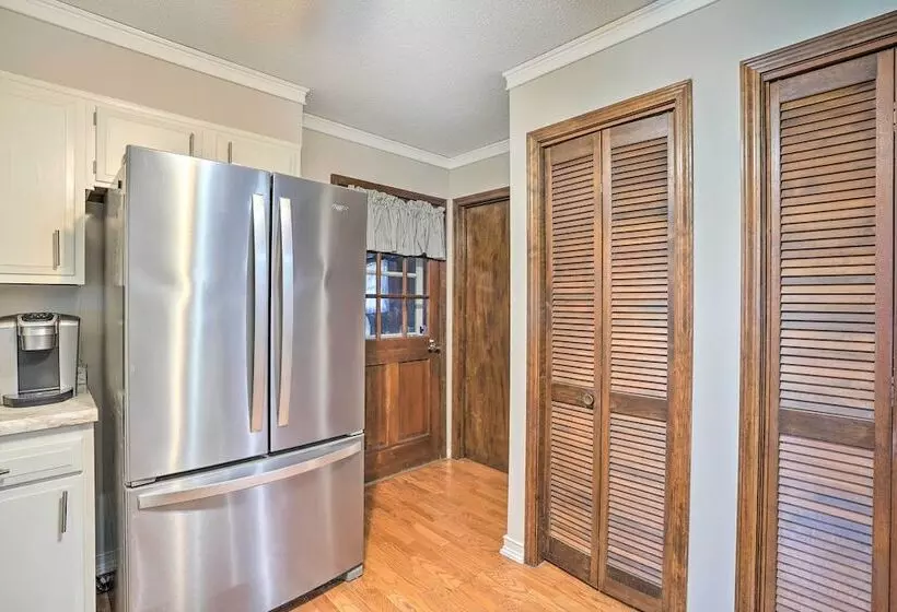 Serene Johnson City Home W/ Mountain Views