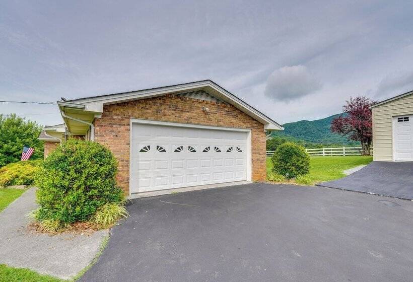 Serene Johnson City Home W/ Mountain Views