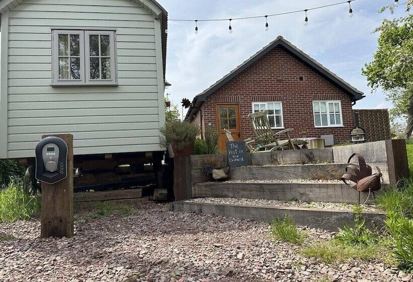 Shepherd S Hut In A Herefordshire Cider Orchard