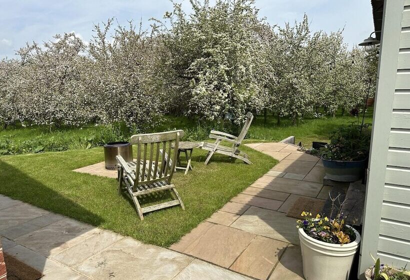 Shepherd S Hut In A Herefordshire Cider Orchard