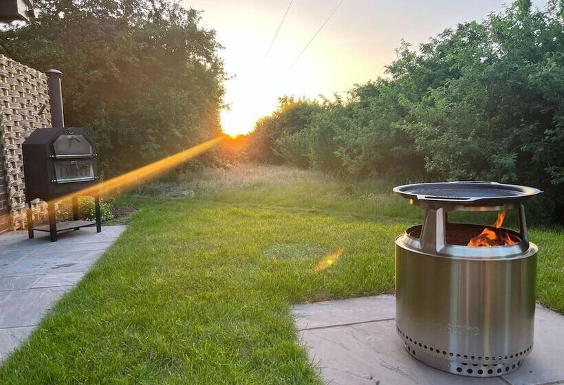 Shepherd S Hut In A Herefordshire Cider Orchard