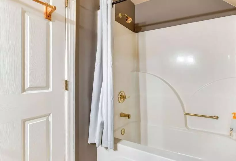 Sherrills Ford Escape W/ Hot Tub, Deck & Yard