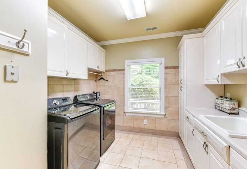 Sherrills Ford Escape W/ Hot Tub, Deck & Yard