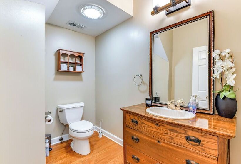 Sherrills Ford Escape W/ Hot Tub, Deck & Yard