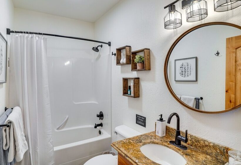 Spacious Mtn Manor, 1 Mi To Brian Head Resort!