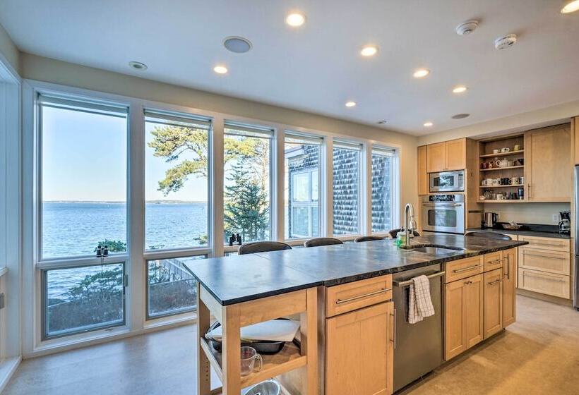 Spacious Phippsburg Home W/ Oceanfront Views