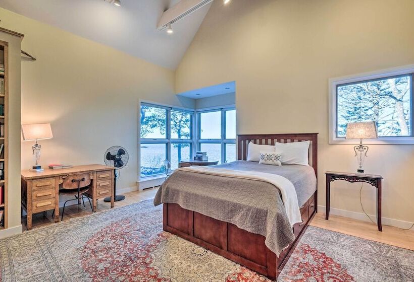 Spacious Phippsburg Home W/ Oceanfront Views