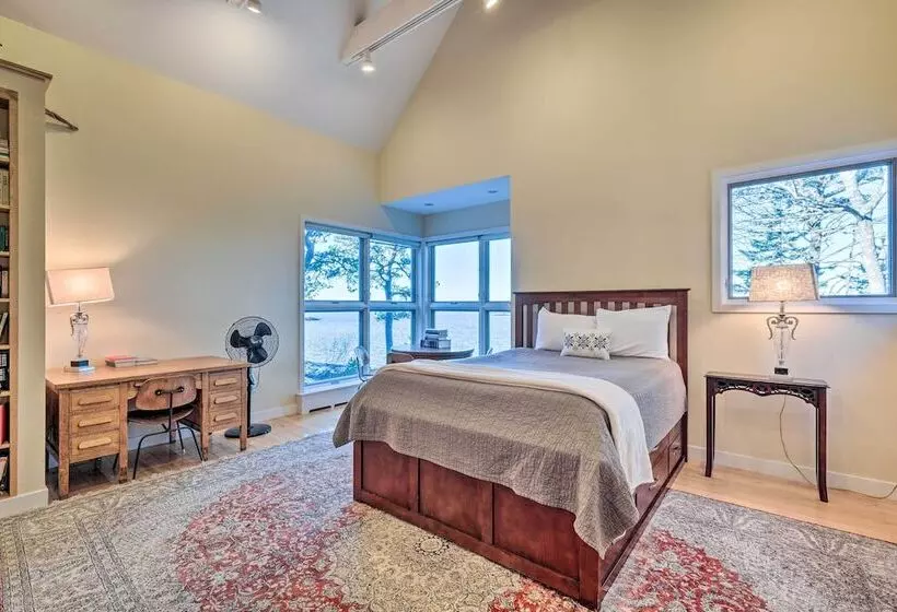 Spacious Phippsburg Home W/ Oceanfront Views