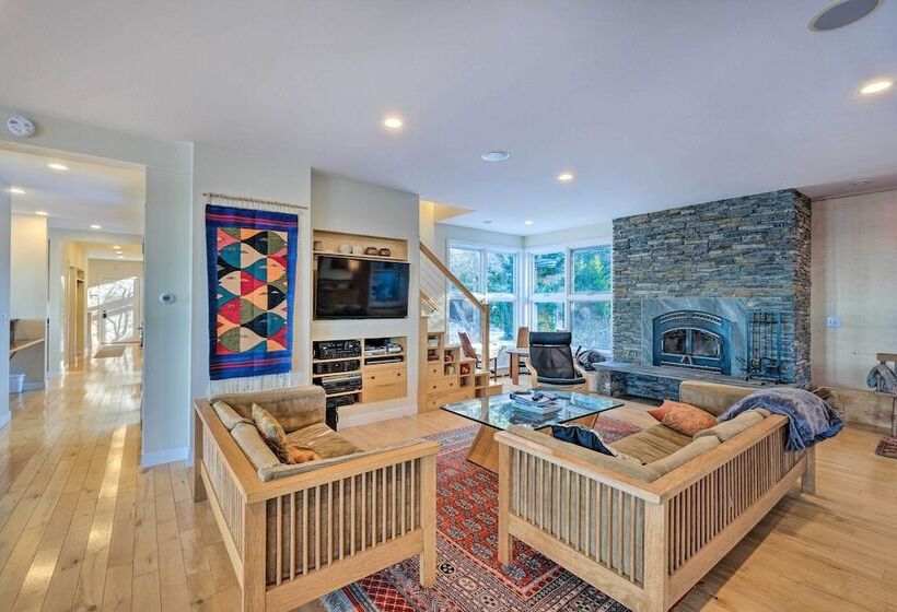 Spacious Phippsburg Home W/ Oceanfront Views