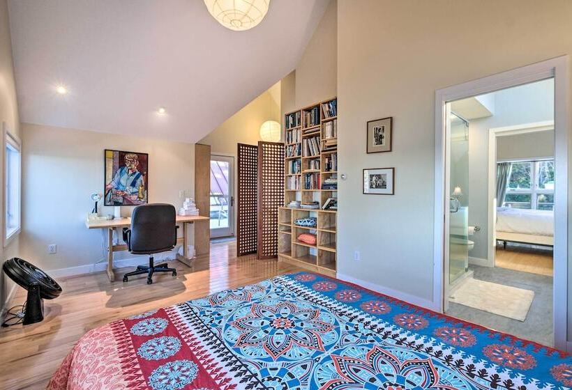 Spacious Phippsburg Home W/ Oceanfront Views