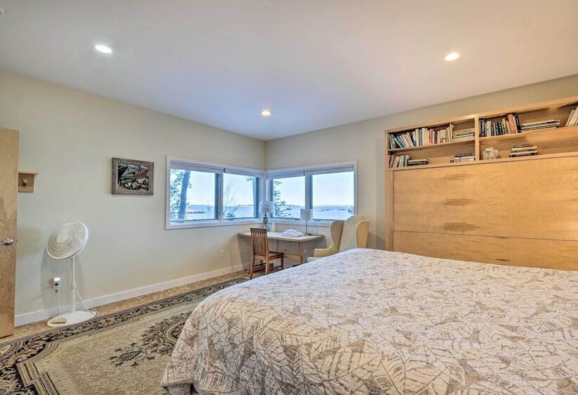 Spacious Phippsburg Home W/ Oceanfront Views